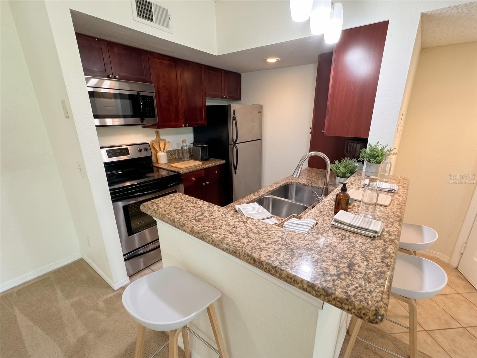 virtually staged - 5124 CONROY RD #33, ORLANDO