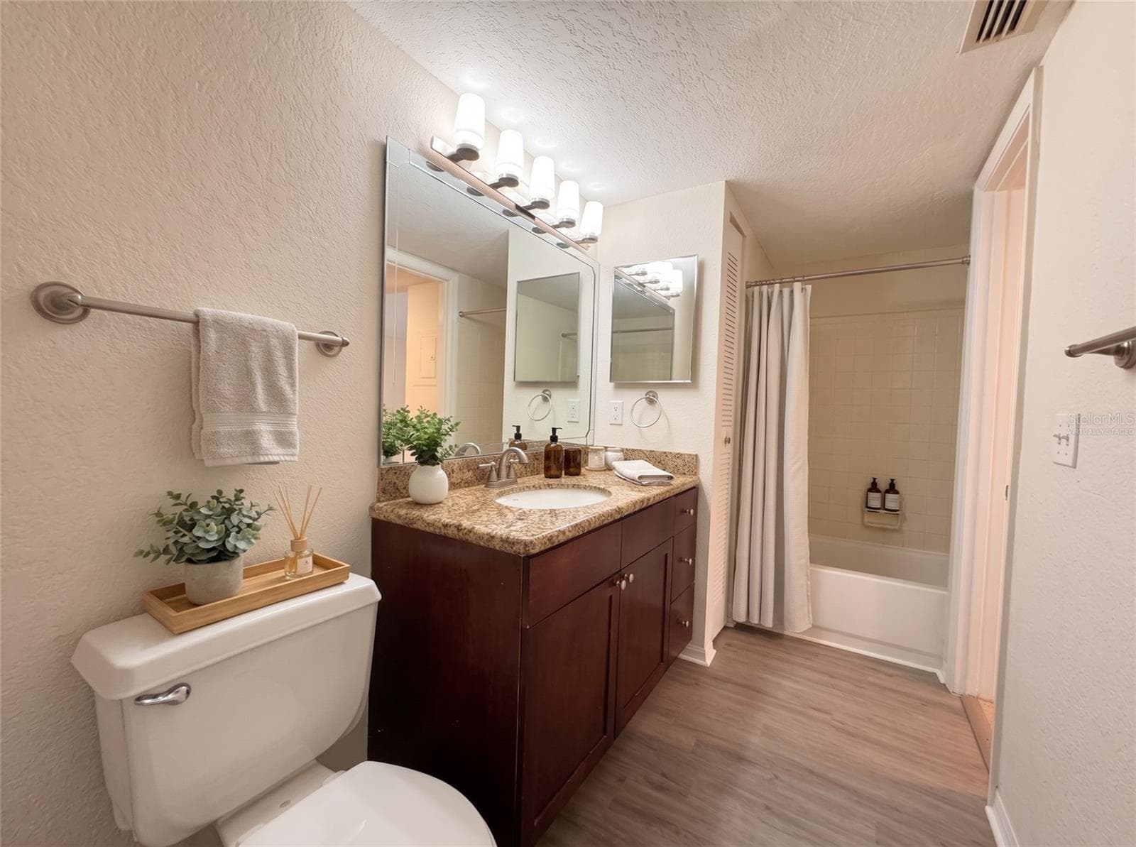 virtually staged - 5124 CONROY RD #33, ORLANDO
