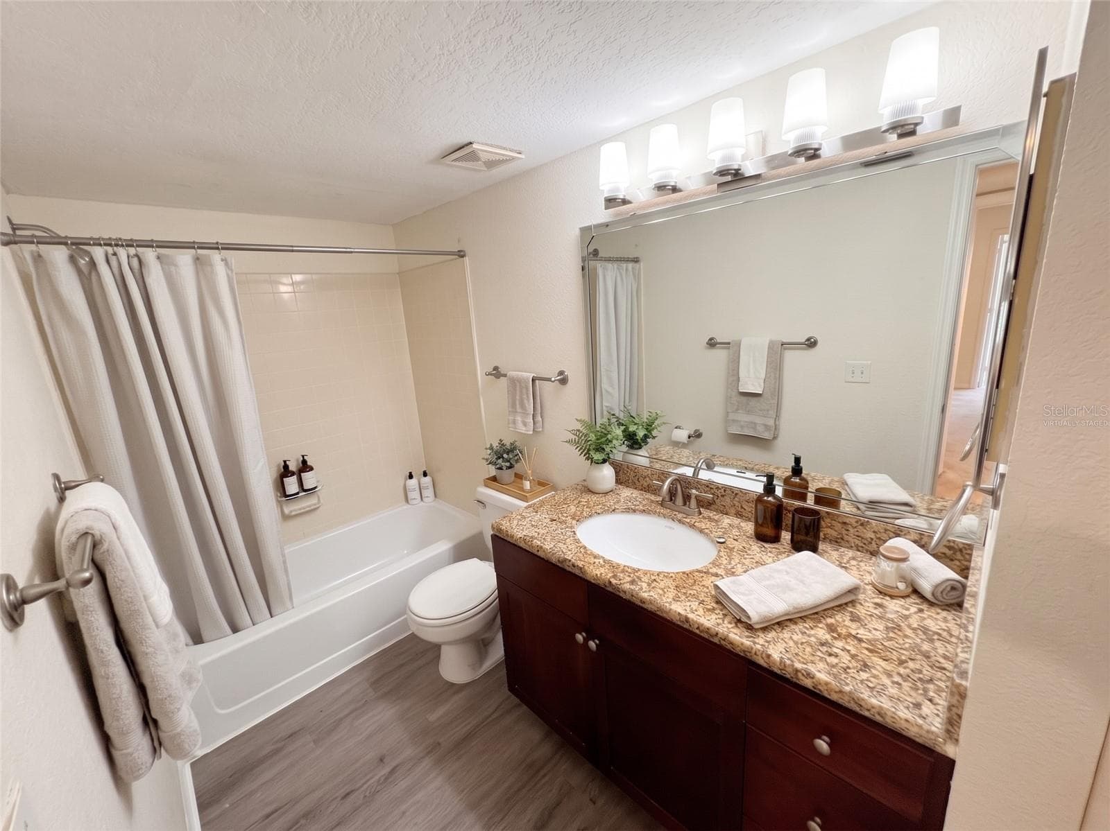 virtually staged - 5124 CONROY RD #33, ORLANDO