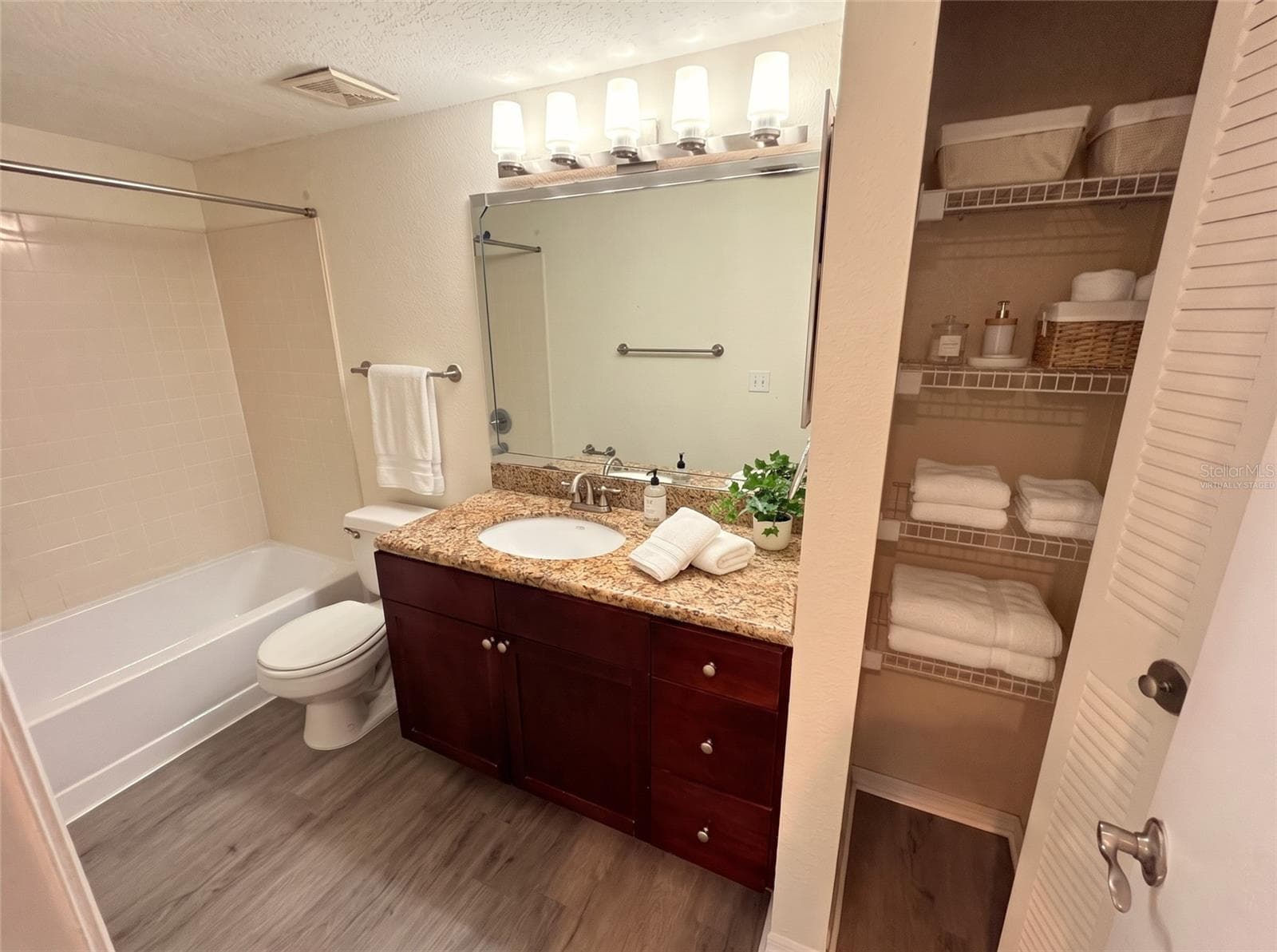 virtually staged - 5124 CONROY RD #33, ORLANDO