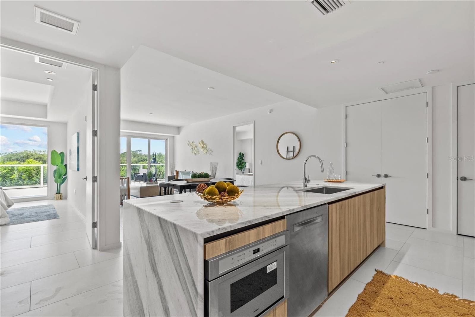 open kitchen - 1020 SUNSET POINT RD #112, CLEARWATER