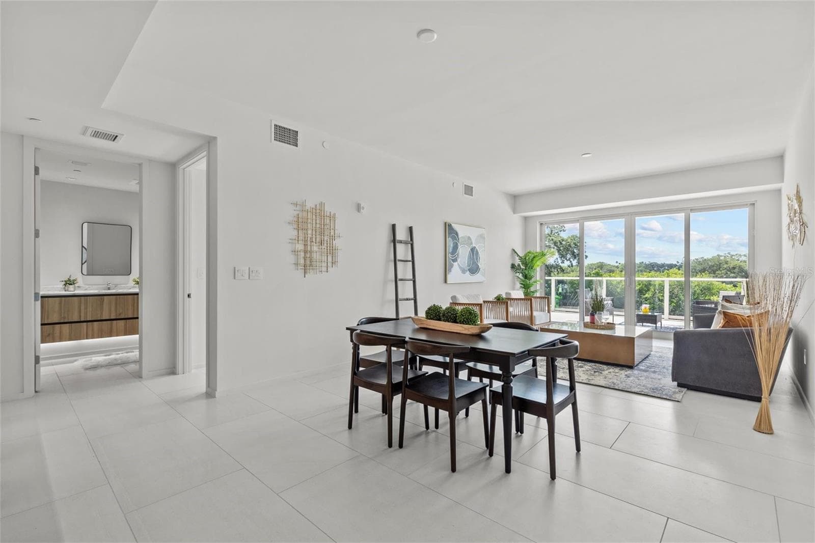 open floor plan - 1020 SUNSET POINT RD #112, CLEARWATER