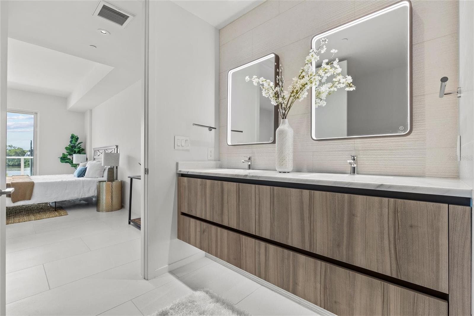 master bathroom - 1020 SUNSET POINT RD #112, CLEARWATER