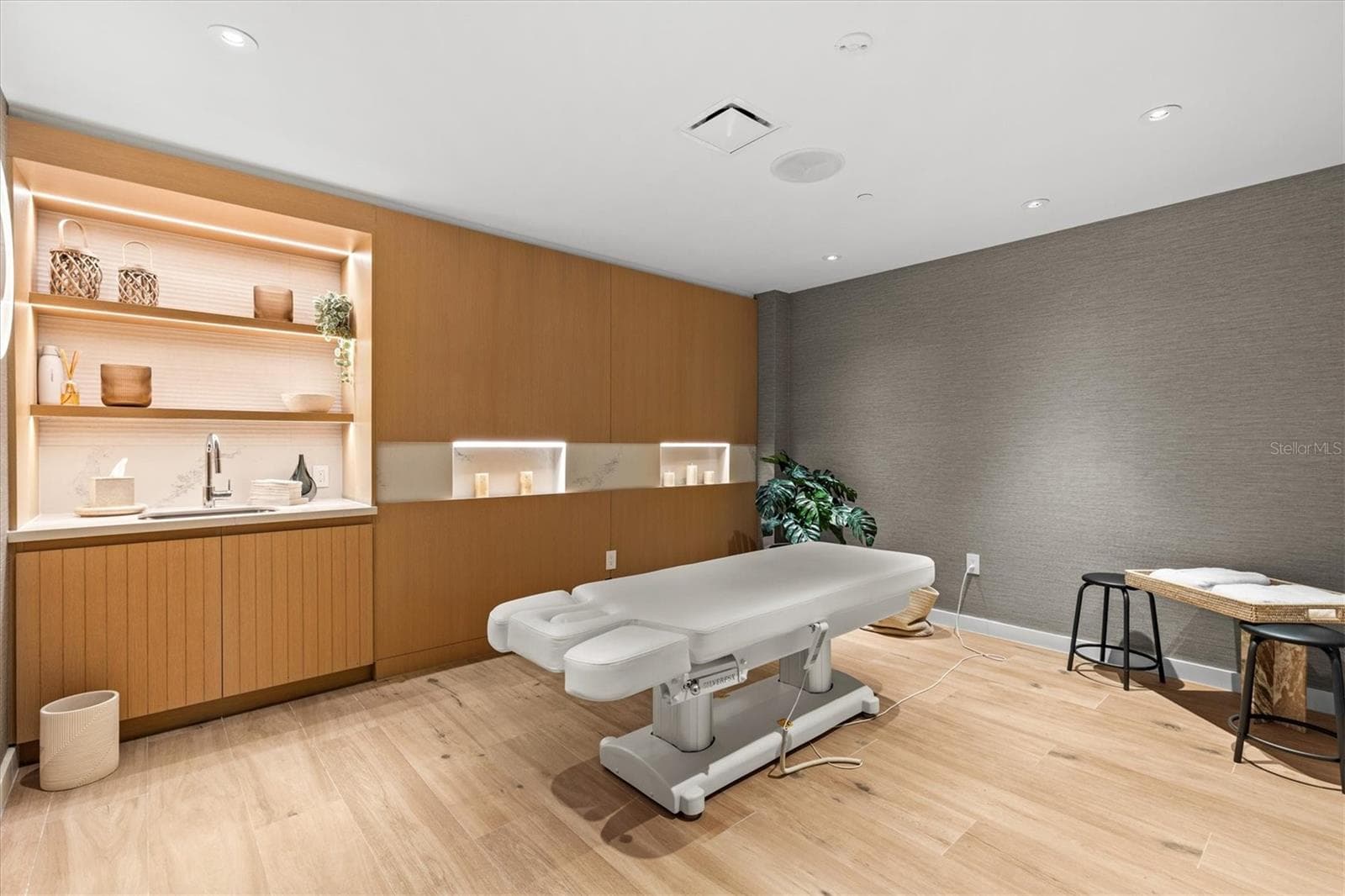 private spa room - 1020 SUNSET POINT RD #112, CLEARWATER