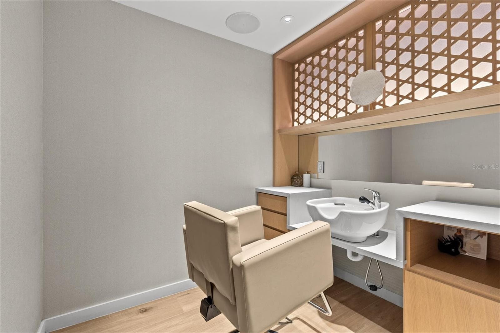 private spa room - 1020 SUNSET POINT RD #112, CLEARWATER