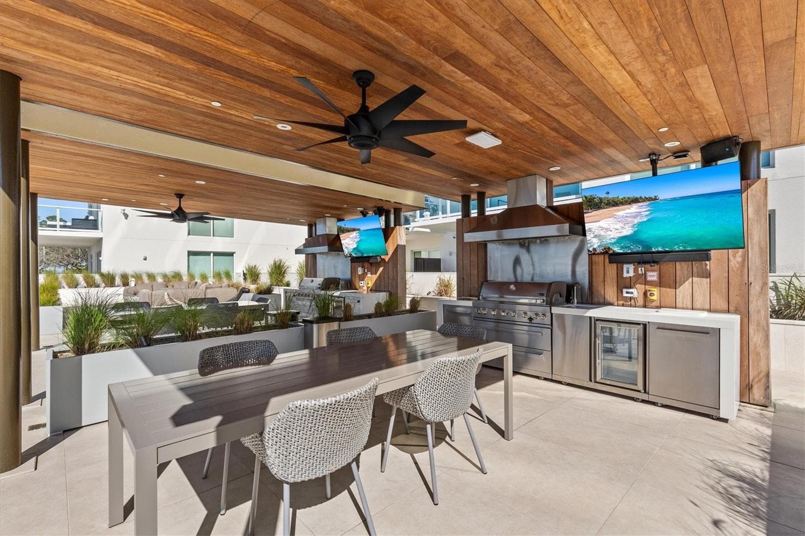 outdoor grill area - 1020 SUNSET POINT RD #112, CLEARWATER