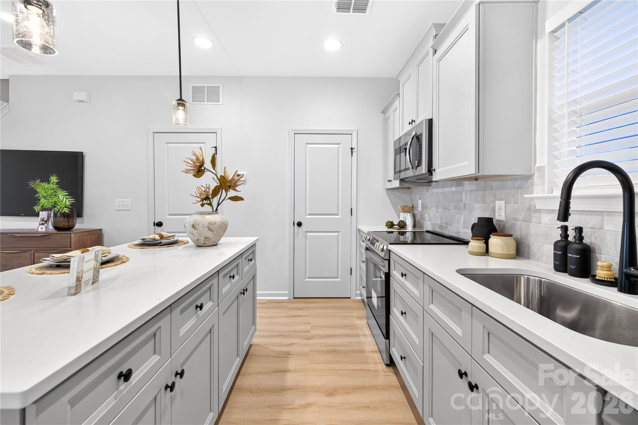 Single Family Residence at 3624 Glenwood Drive, Charlotte, photo 3 of 19