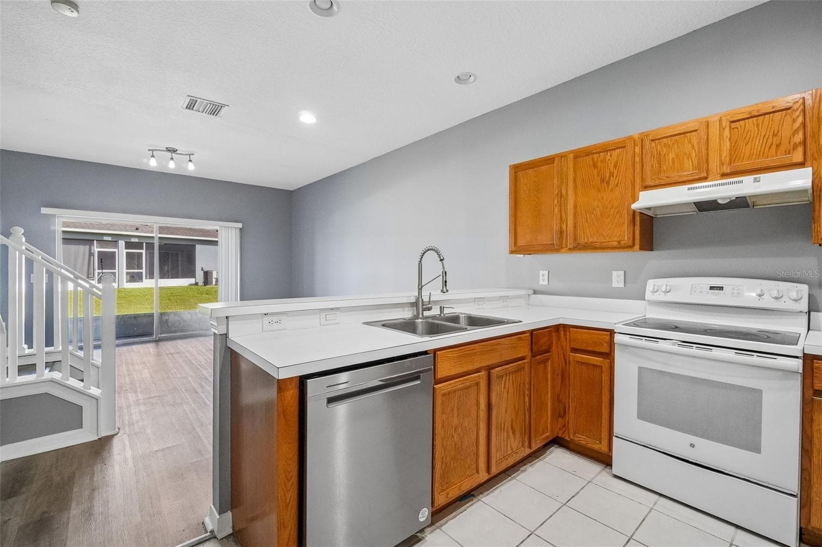 Townhouse at 6716 LAKE CAMDEN WAY, GIBSONTON, photo 16 of 35