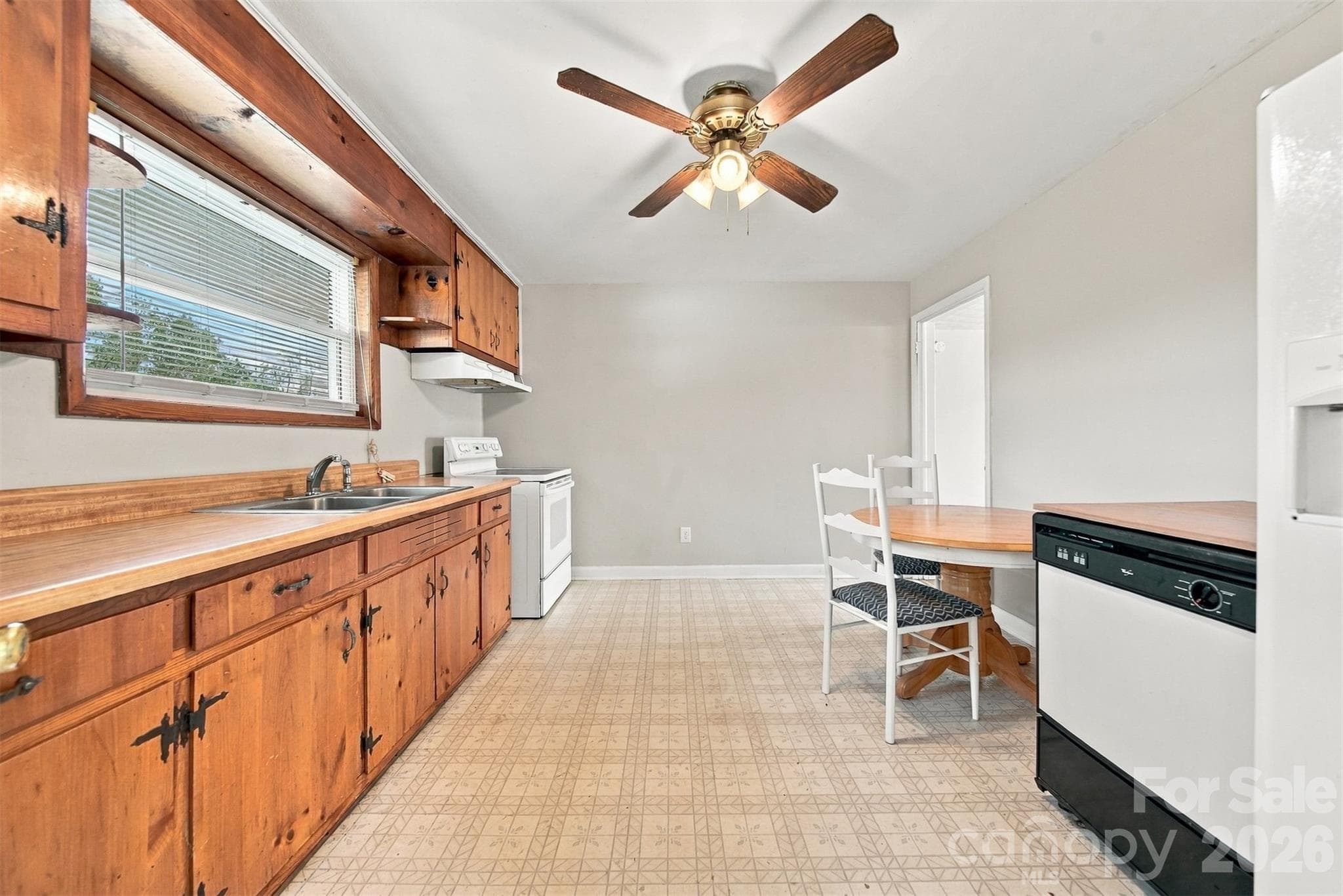 Single Family Residence at 3983 Buff Street, Hickory, photo 10 of 36