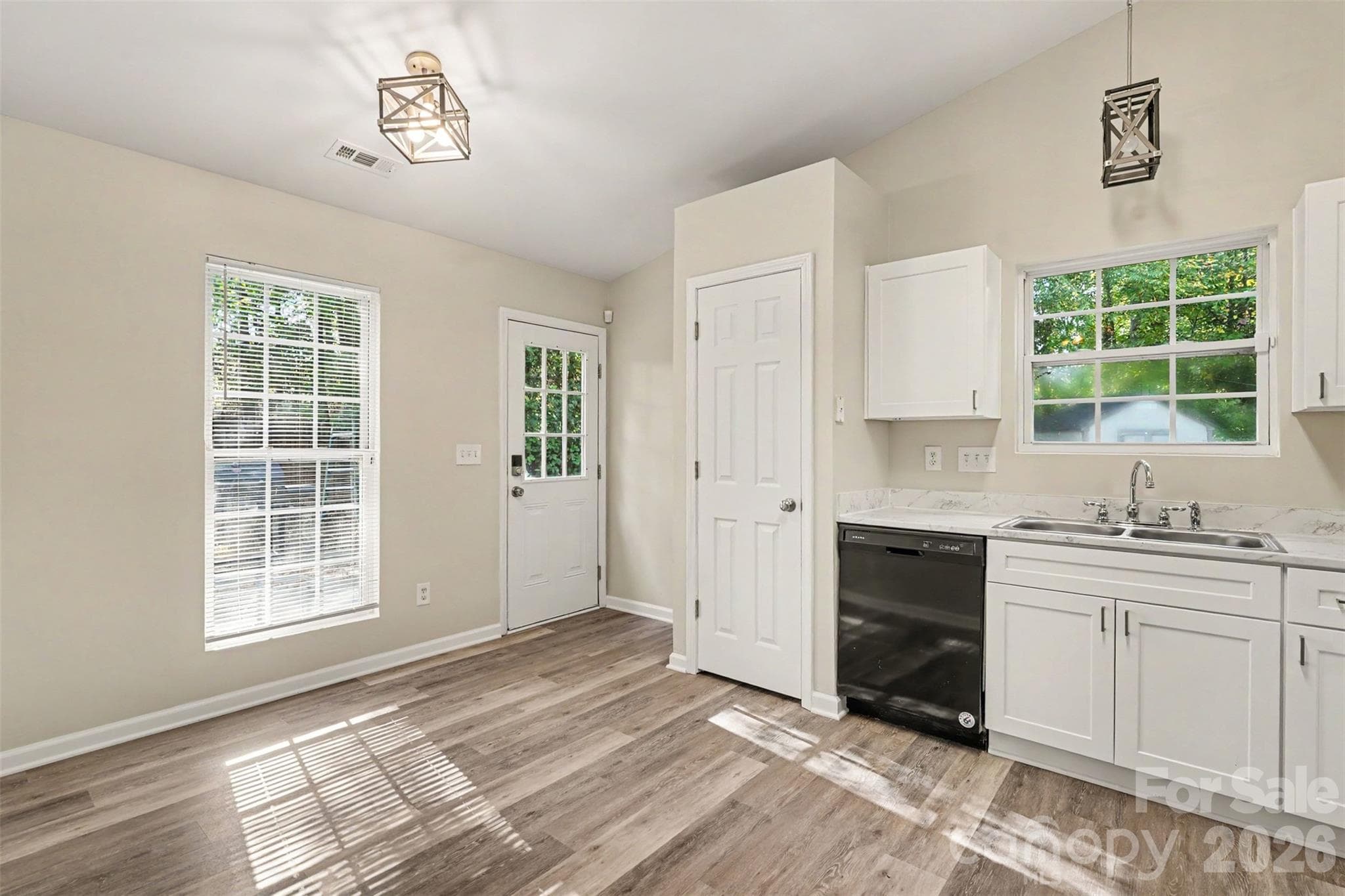 Single Family Residence at 706 White Oak Lane, Matthews, photo 12 of 30