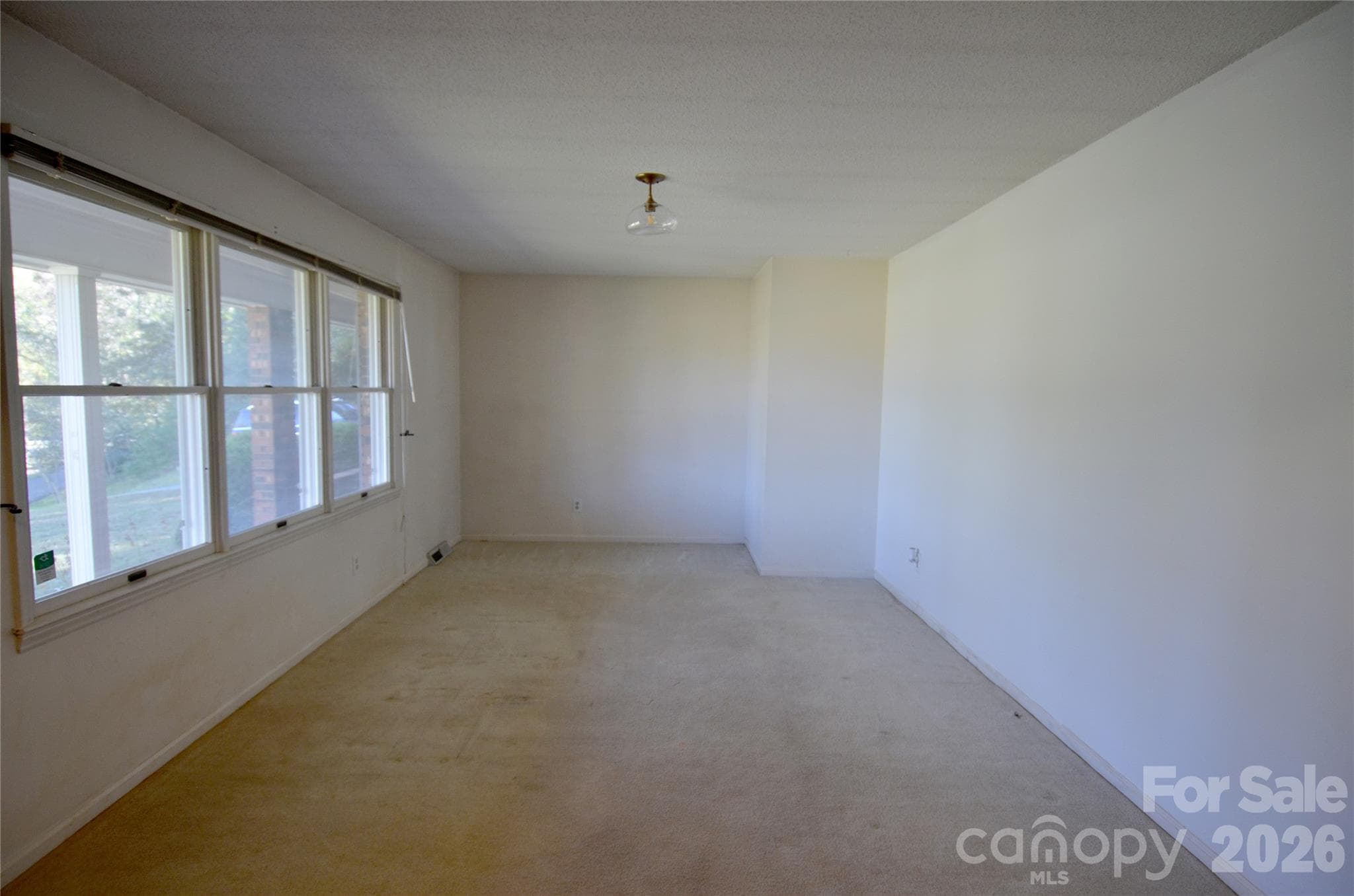 Living - 150 Eplee Loop, Marion
