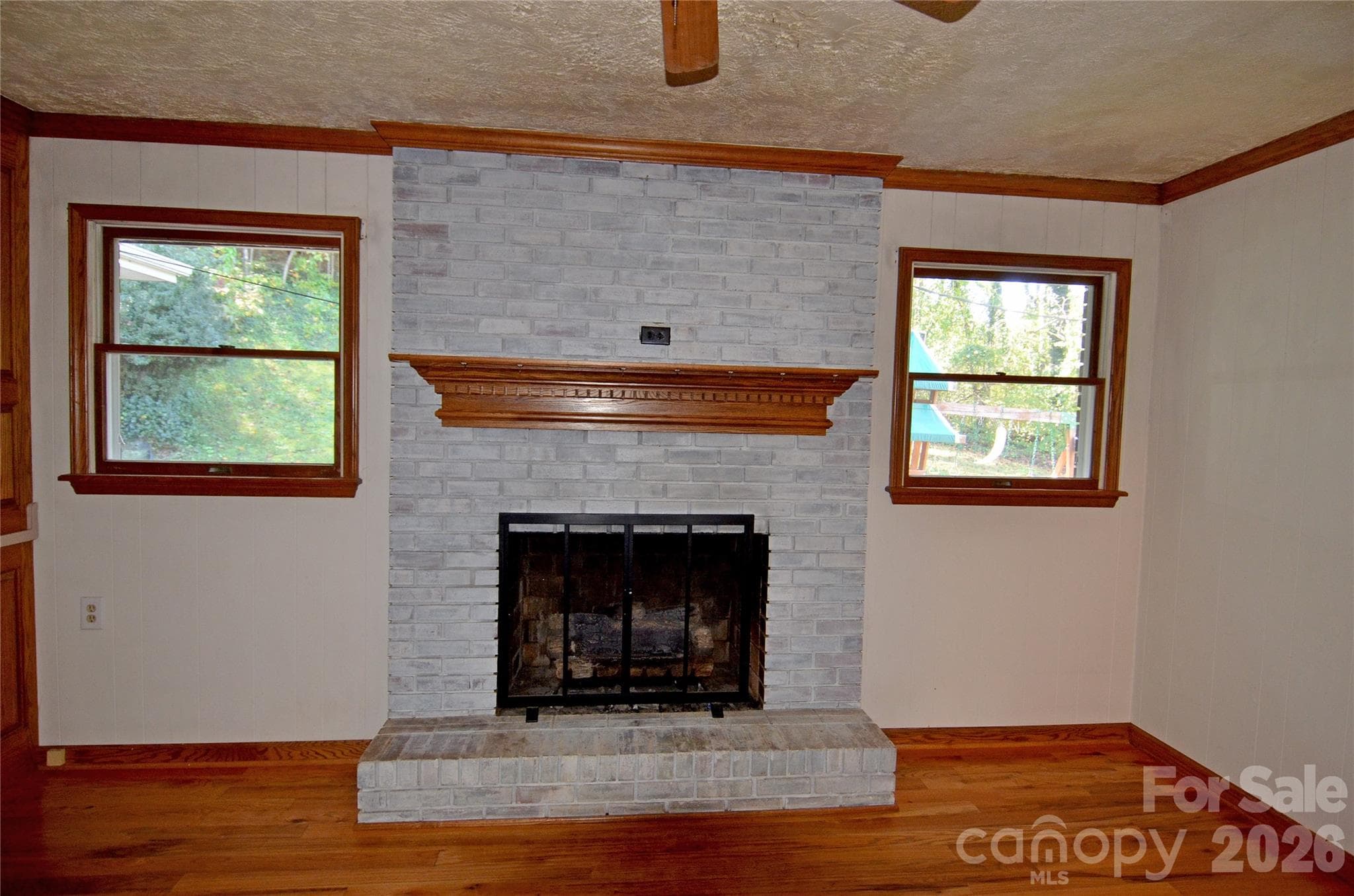 Den - 150 Eplee Loop, Marion