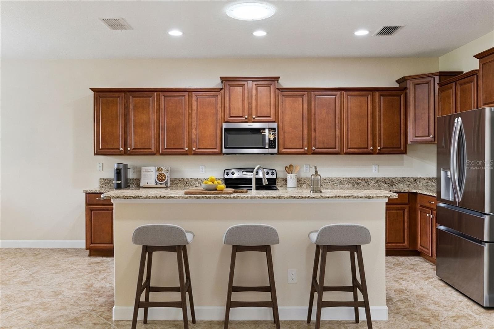 Virtually staged kitchen - 2892 SANDY CAY ST, CLERMONT