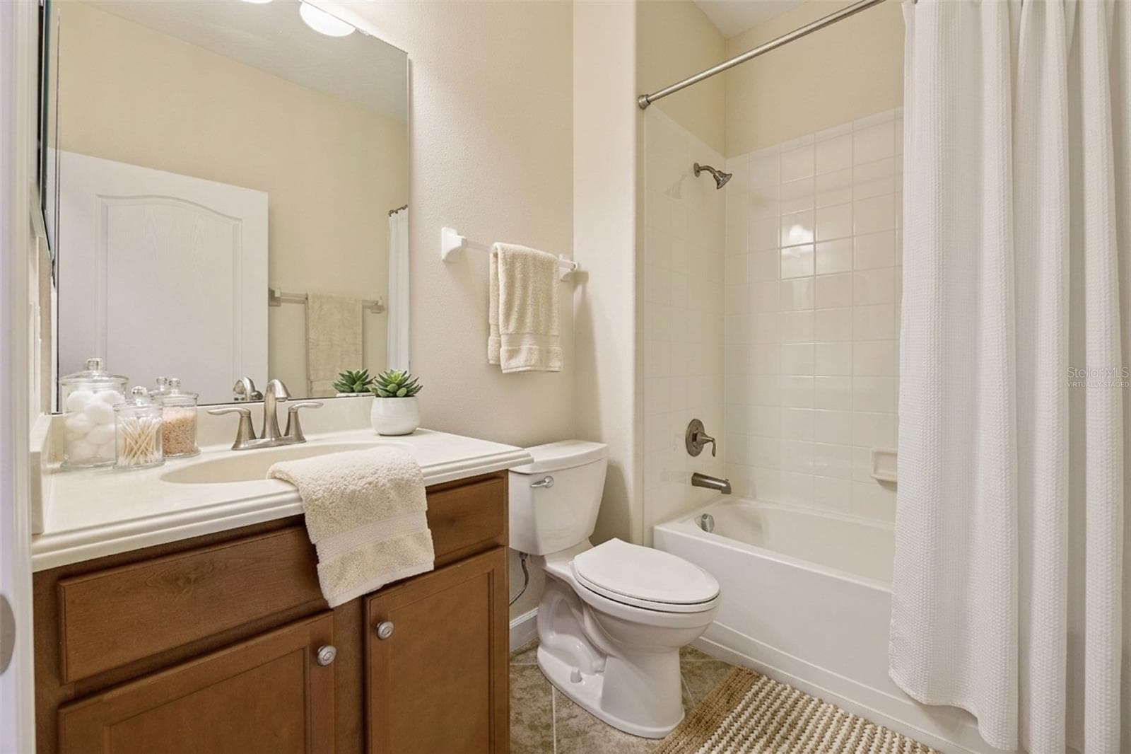 Virtually staged bathroom - 2892 SANDY CAY ST, CLERMONT