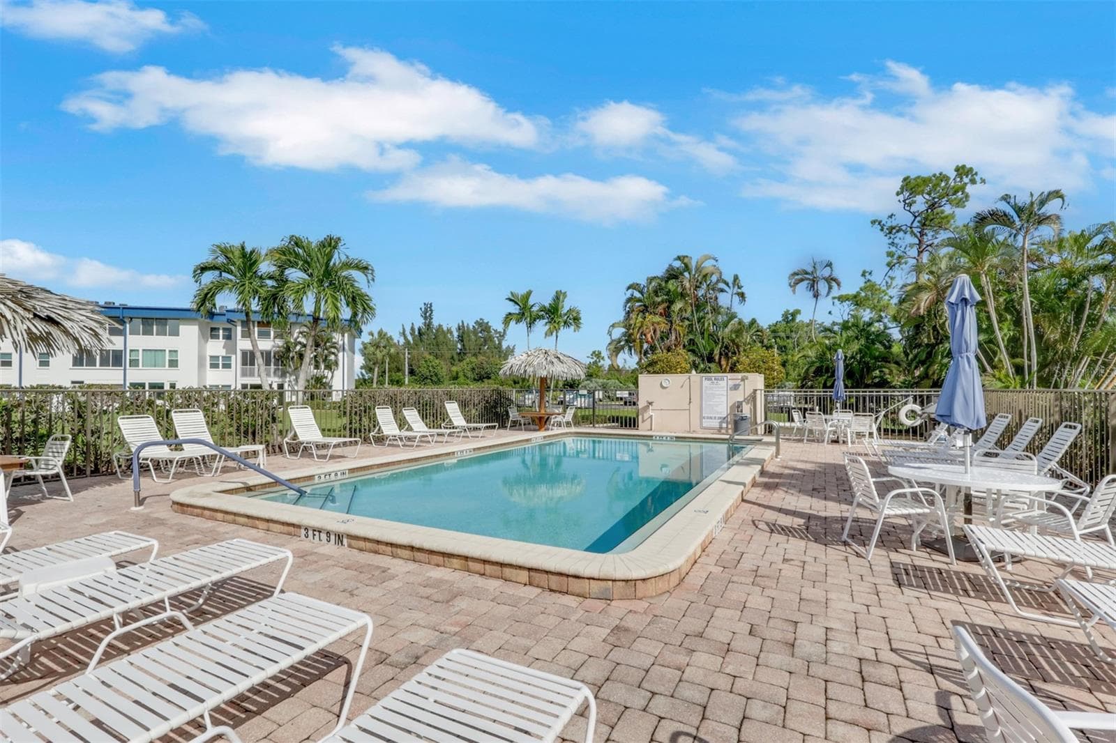 community pool close by the condo - 1740 PINE VALLEY DR #213, FORT MYERS