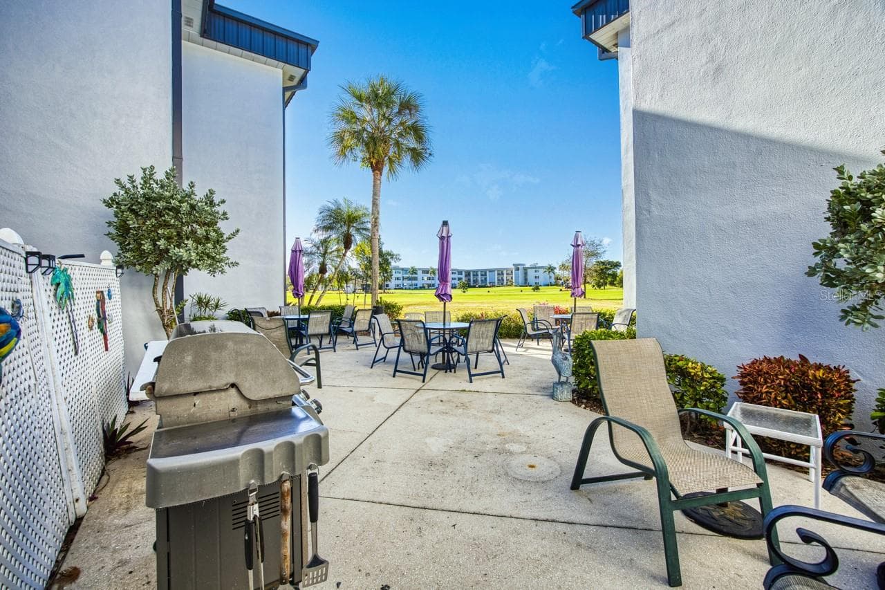 Social gathering area - 1740 PINE VALLEY DR #213, FORT MYERS