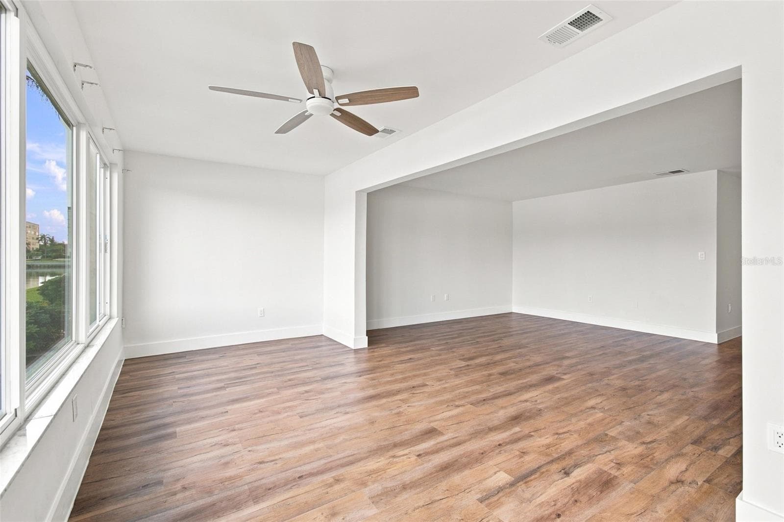 Florida Room - 5955 30TH AVE S #111, GULFPORT