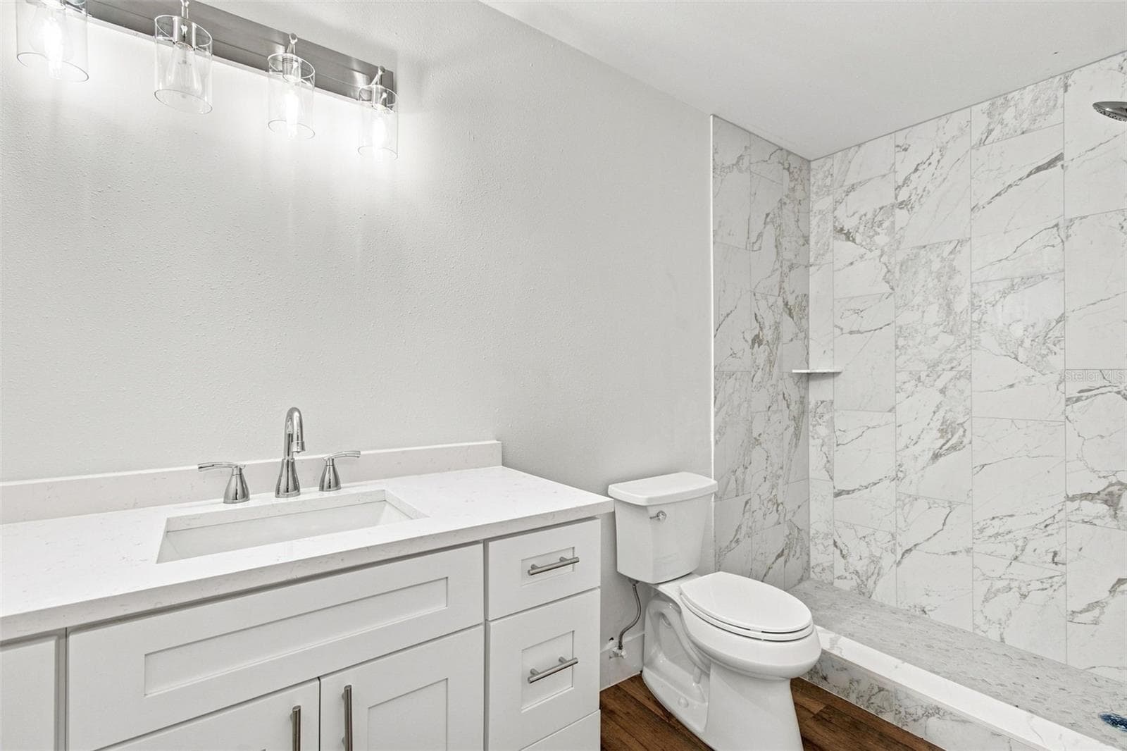 Bath - 5955 30TH AVE S #111, GULFPORT