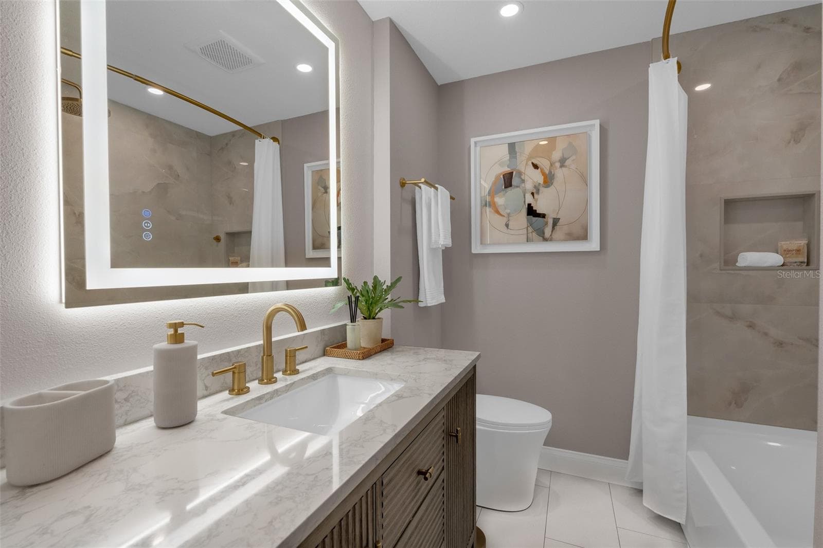 Second Bathroom - 2887 TEMPLE TRL, WINTER PARK