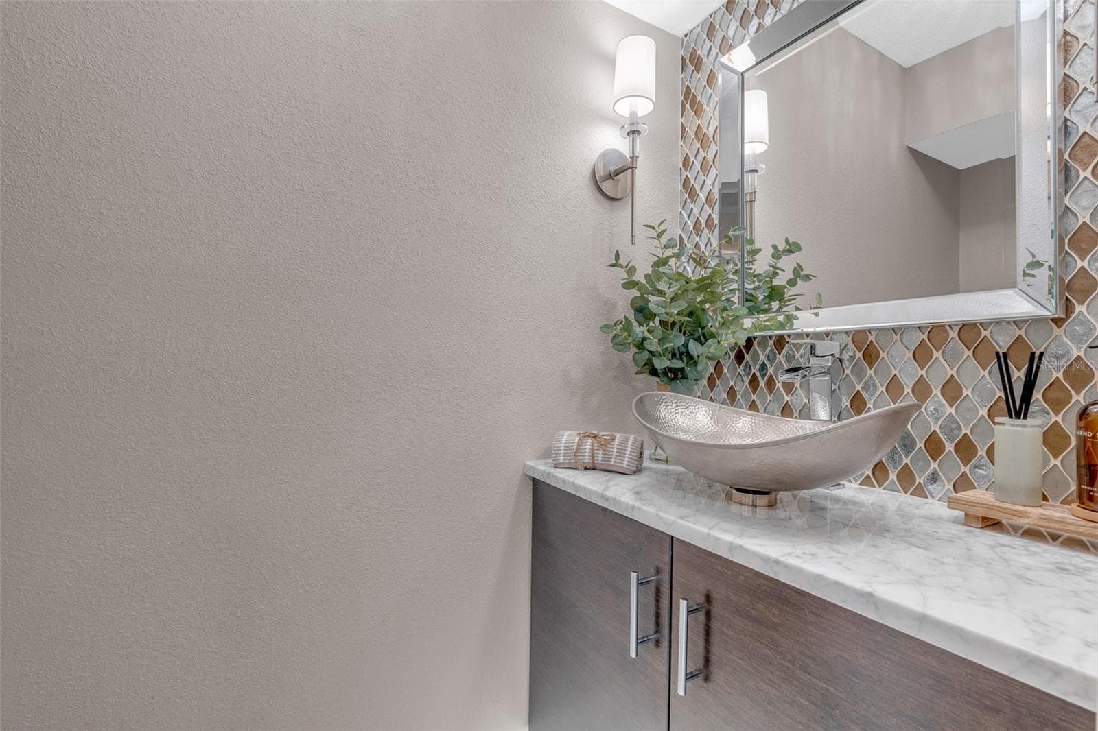 Downstairs Water Closet - 2887 TEMPLE TRL, WINTER PARK