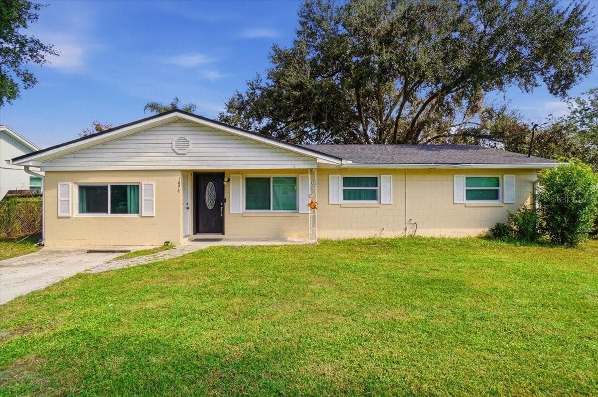 Single Family Residence at 1096 CAREFREE COVE DR, WINTER HAVEN, photo 2 of 21