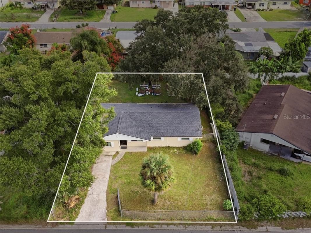 Single Family Residence at 1096 CAREFREE COVE DR, WINTER HAVEN, photo 8 of 21