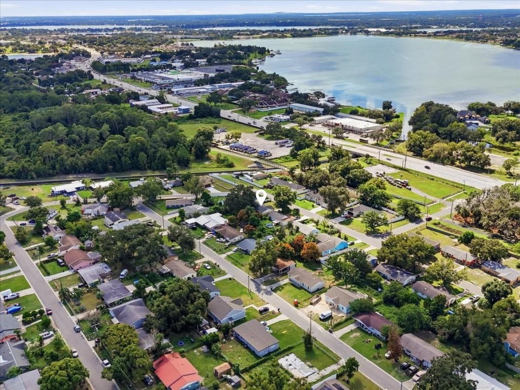 Single Family Residence at 1096 CAREFREE COVE DR, WINTER HAVEN, photo 9 of 21