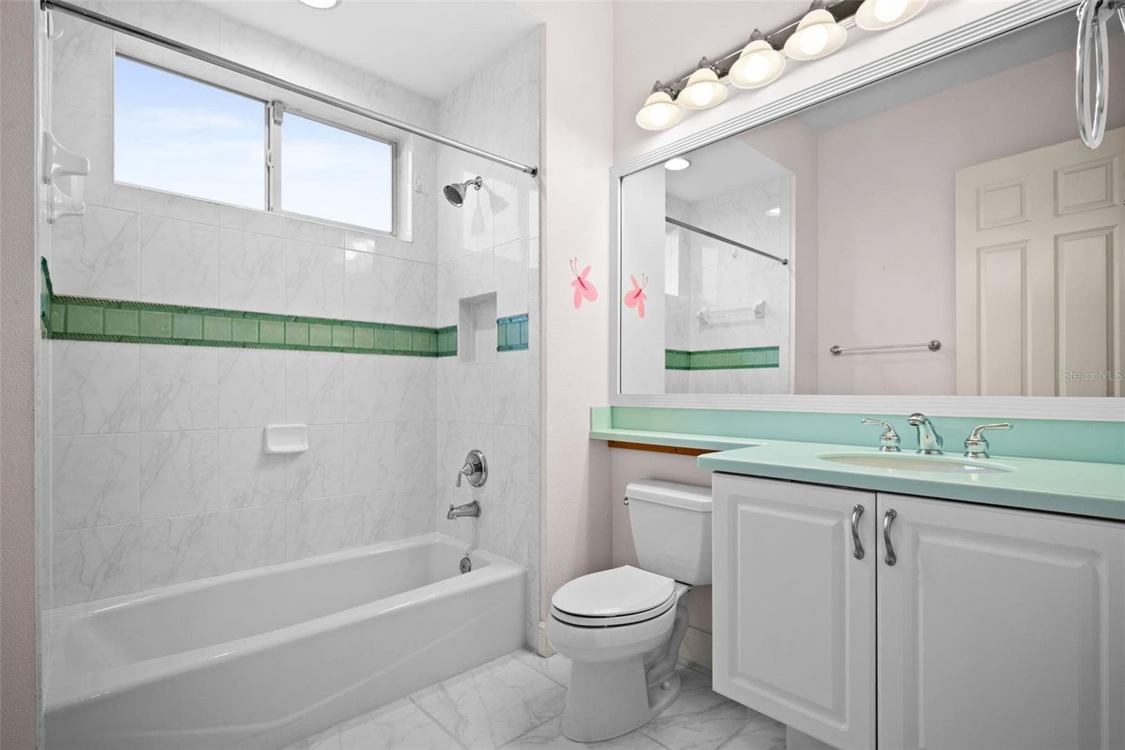 Upstairs Bath 2 - 20014 LOMOND LN, TAMPA