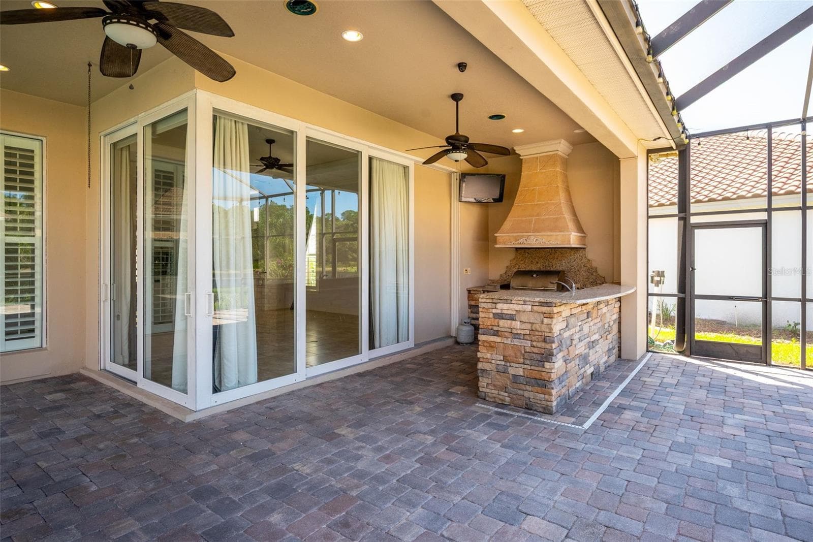 Single Family Residence at 20014 LOMOND LN, TAMPA, photo 41 of 52