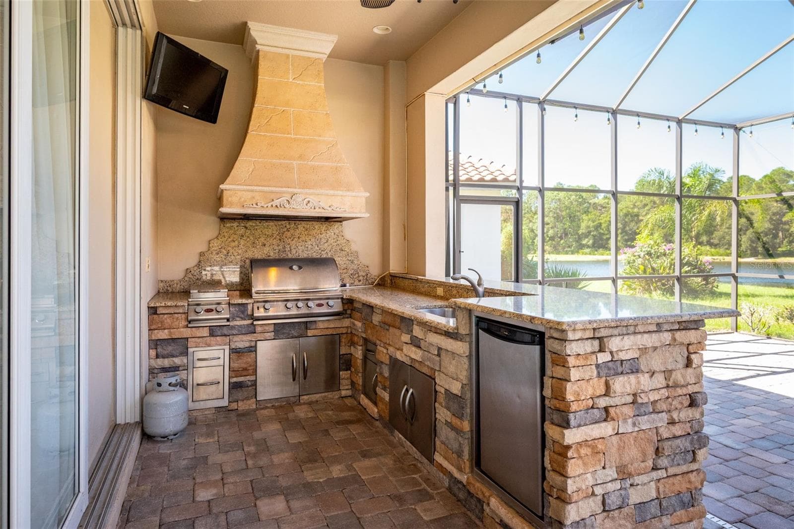 Outdoor Kitchen - 20014 LOMOND LN, TAMPA