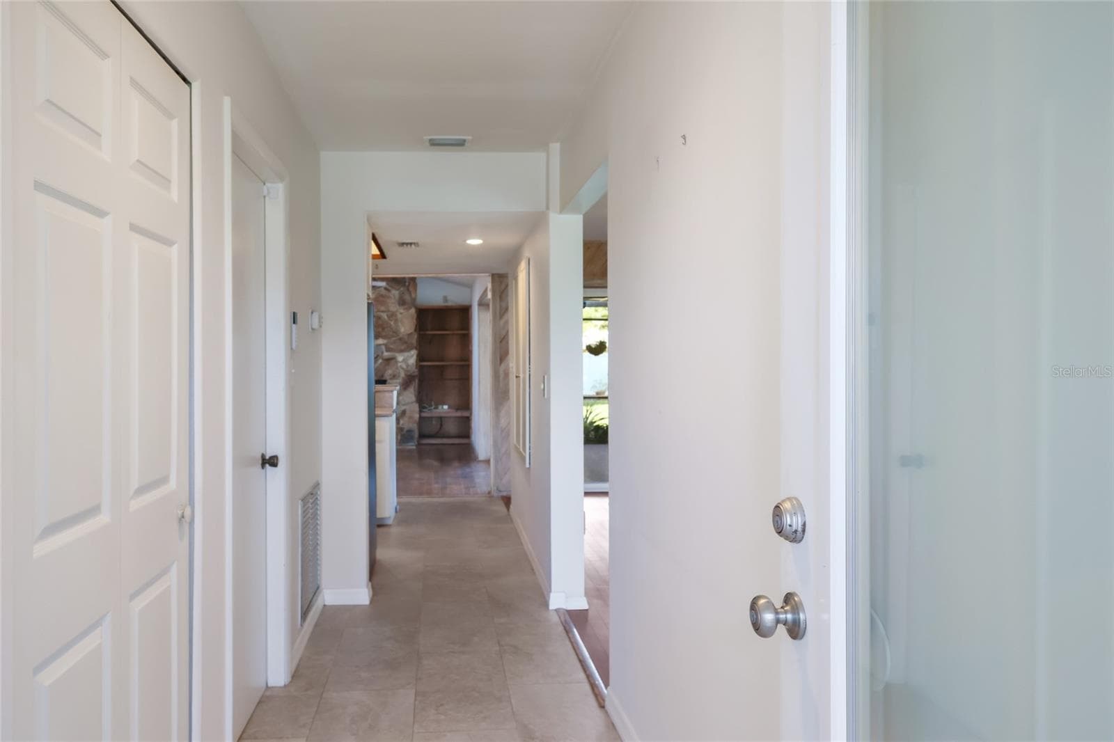 Welcome in!  Foyer and hallway entrance into the home - 204 46TH ST NW, BRADENTON