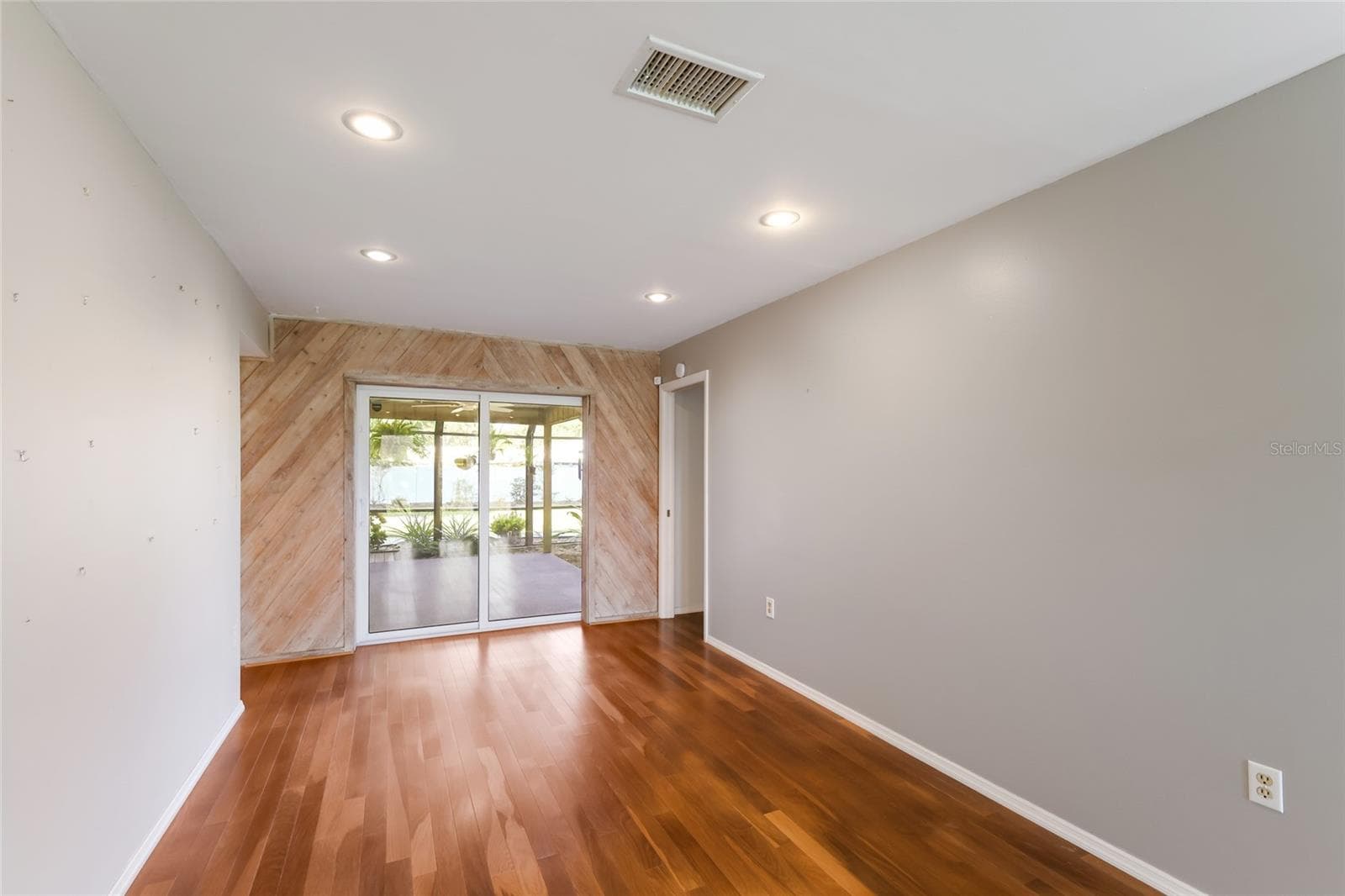 Dining room w/ impact sliding door to lanai - 204 46TH ST NW, BRADENTON
