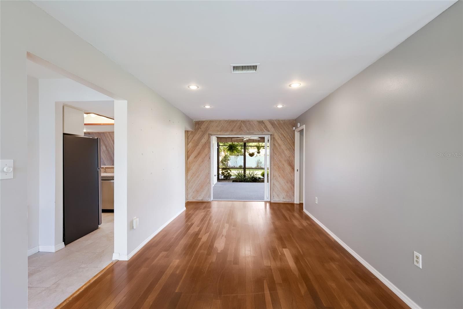 Dining room is close to the kitchen - 204 46TH ST NW, BRADENTON