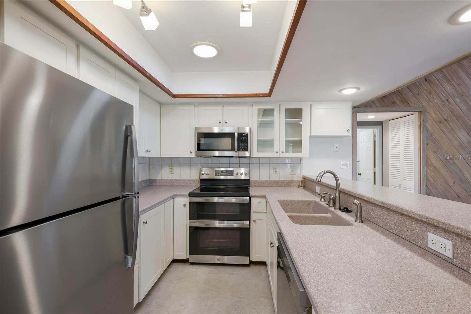 Stainless Steel Appliances - 204 46TH ST NW, BRADENTON