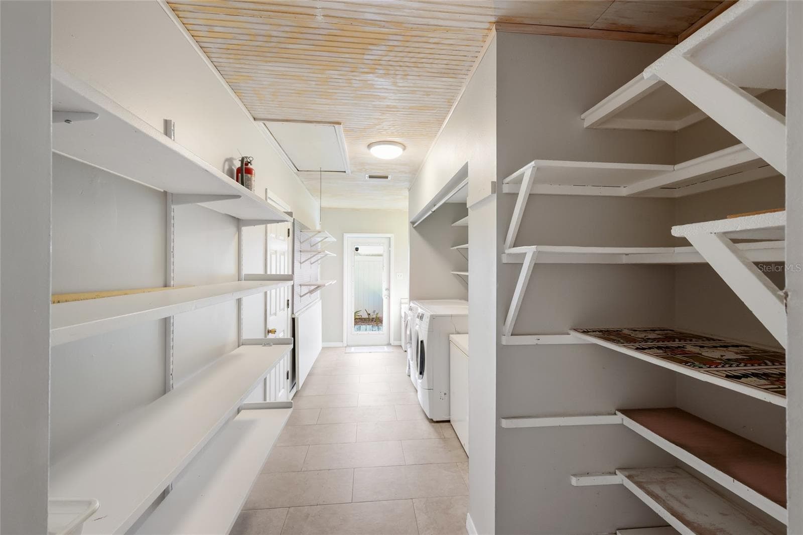 Interior Laundry room w/ built in shelving - 204 46TH ST NW, BRADENTON