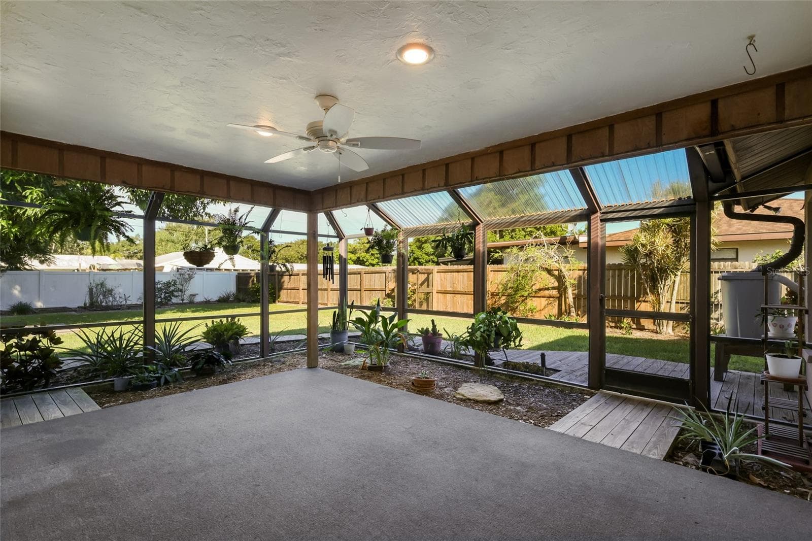 Covered, screened in lanai with fan and lighting - 204 46TH ST NW, BRADENTON