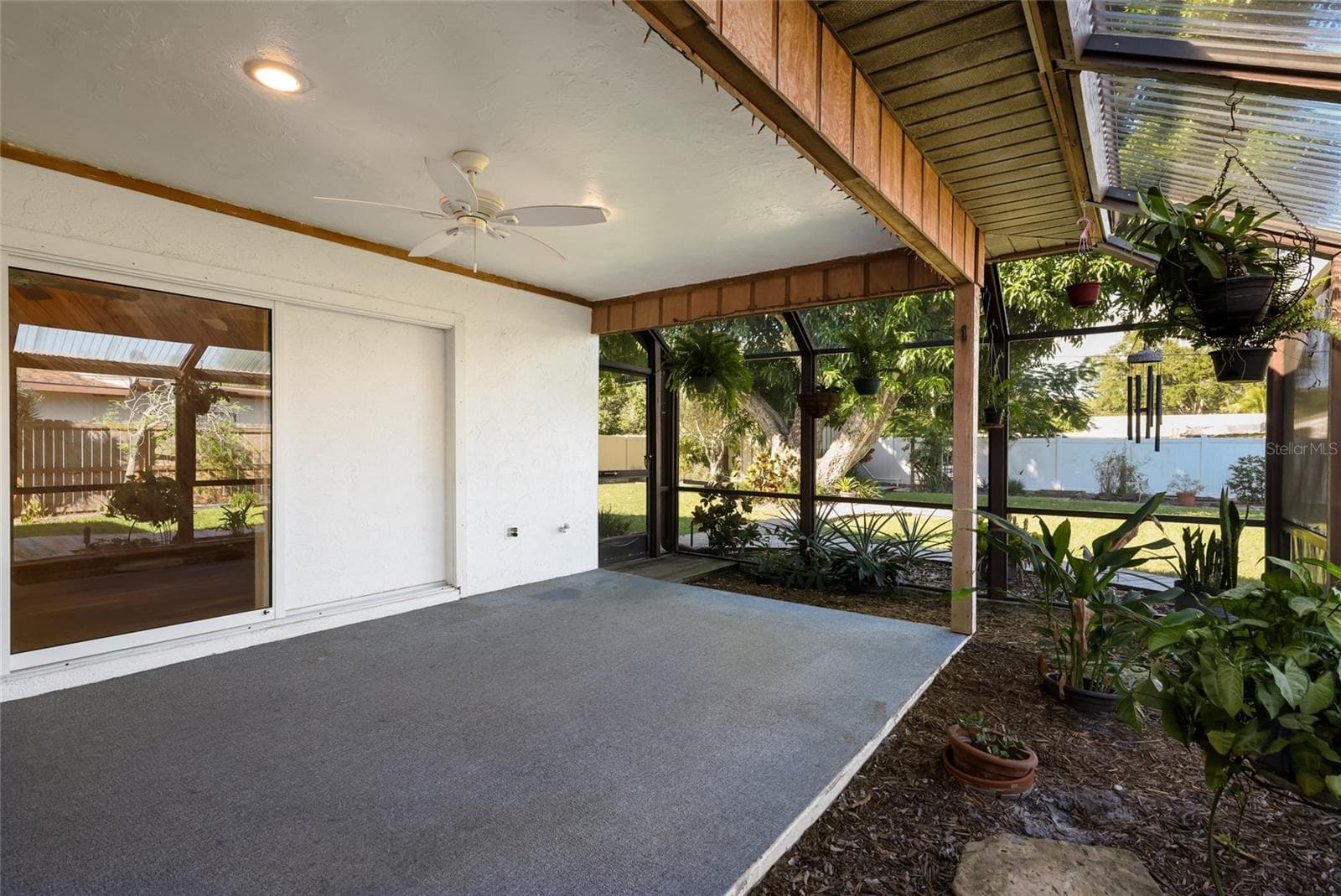 Great gathering spot - 204 46TH ST NW, BRADENTON