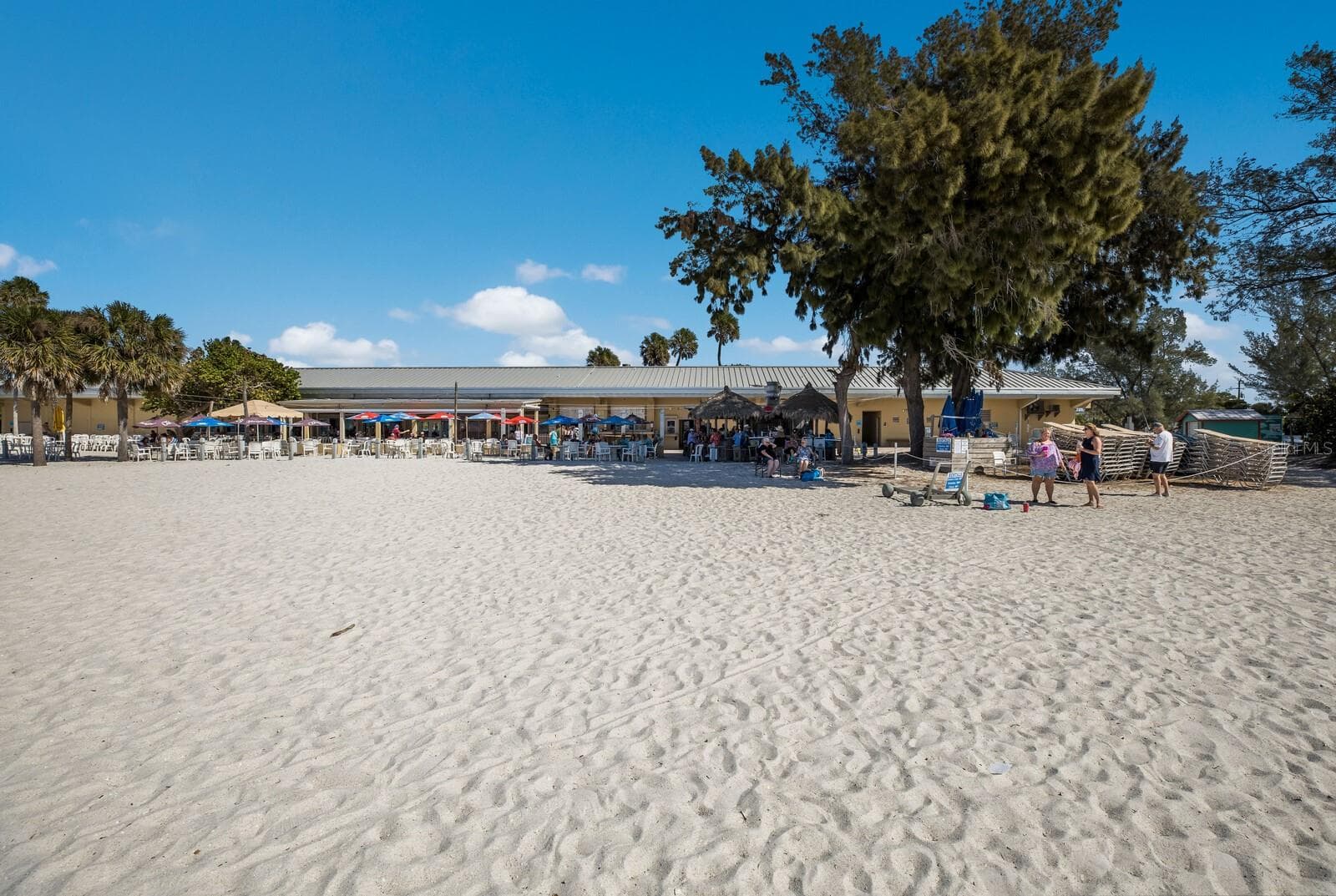 Only 5 miles to the sun-drenched beaches of Anna Maria Island - 204 46TH ST NW, BRADENTON