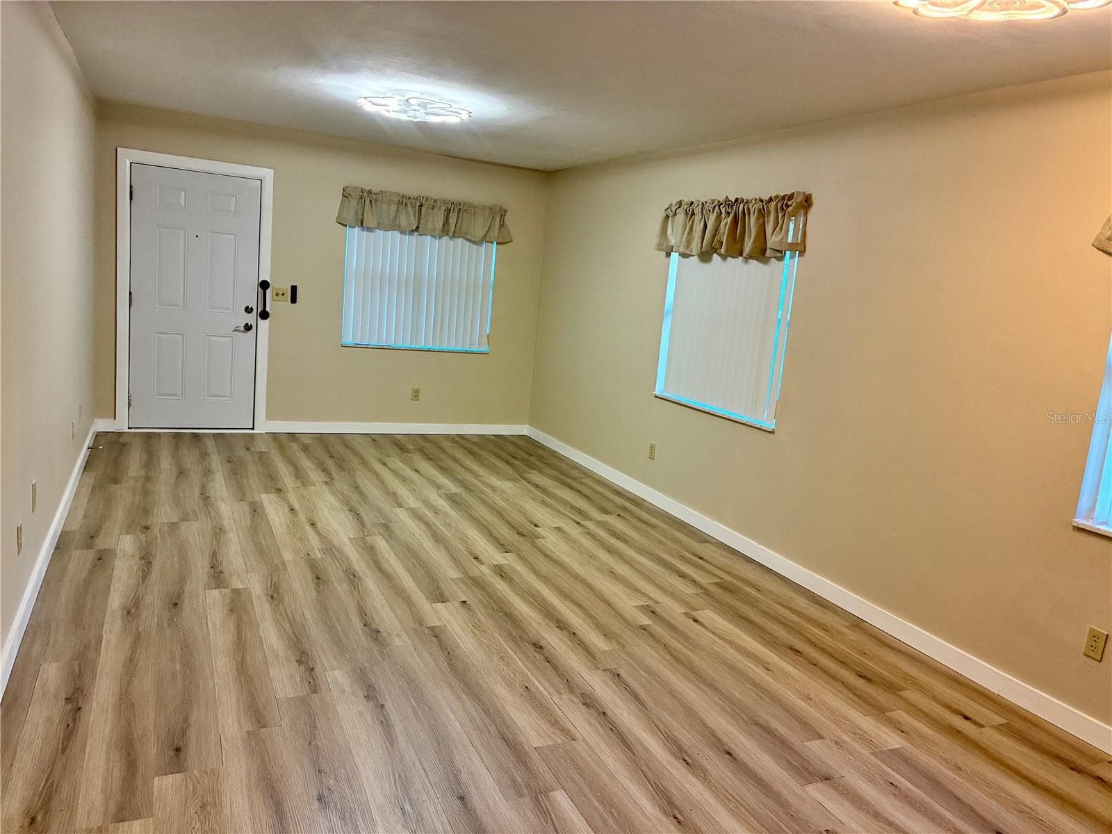 Huge Living/Dining Area - 889 SKY LOCH DR S, DUNEDIN