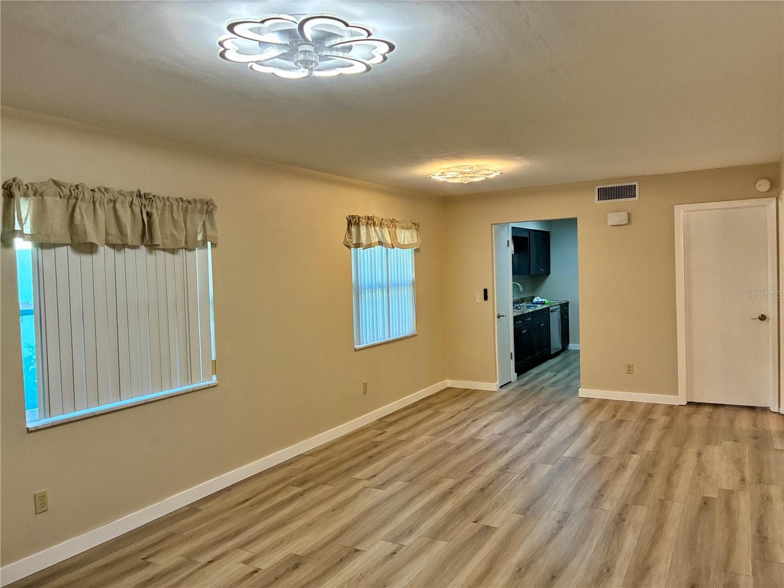 Huge Living/Dining Area - 889 SKY LOCH DR S, DUNEDIN