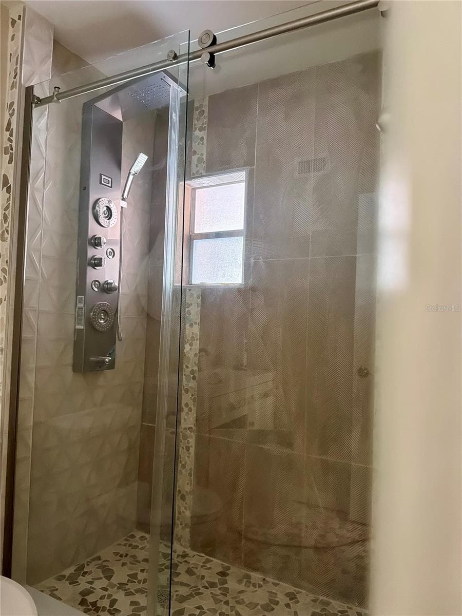 Main Bathroom - 889 SKY LOCH DR S, DUNEDIN