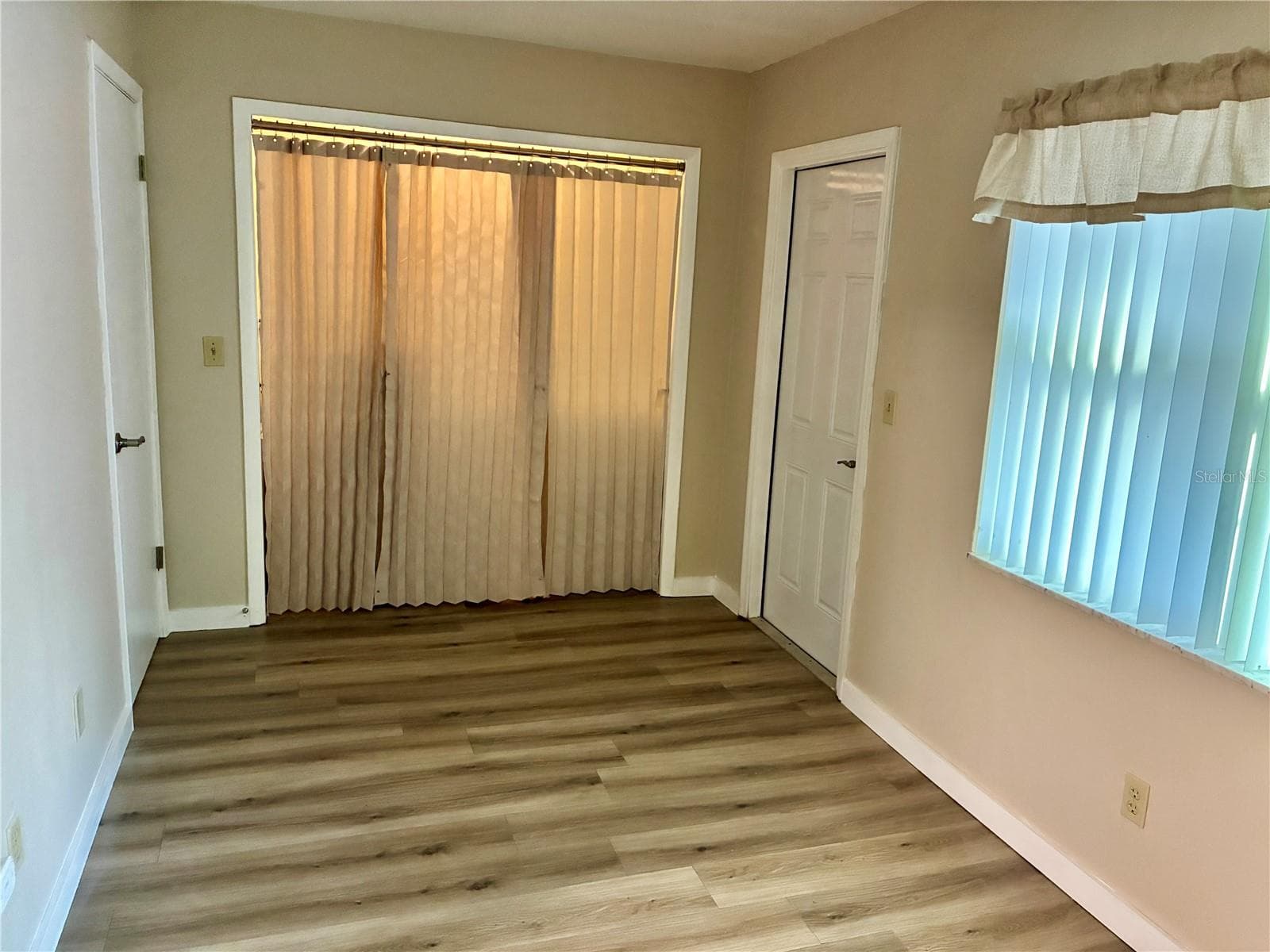 Guest Bedroom with Laundry/Closet - 889 SKY LOCH DR S, DUNEDIN
