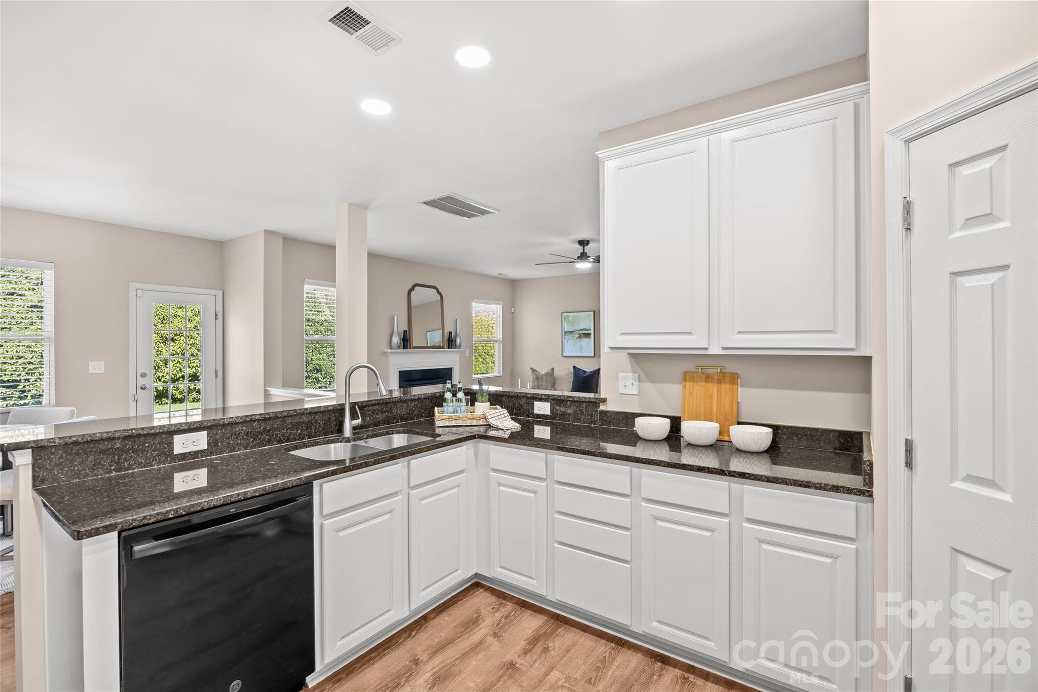 Single Family Residence at 7917 Sardis Creek Lane, Charlotte, photo 11 of 46
