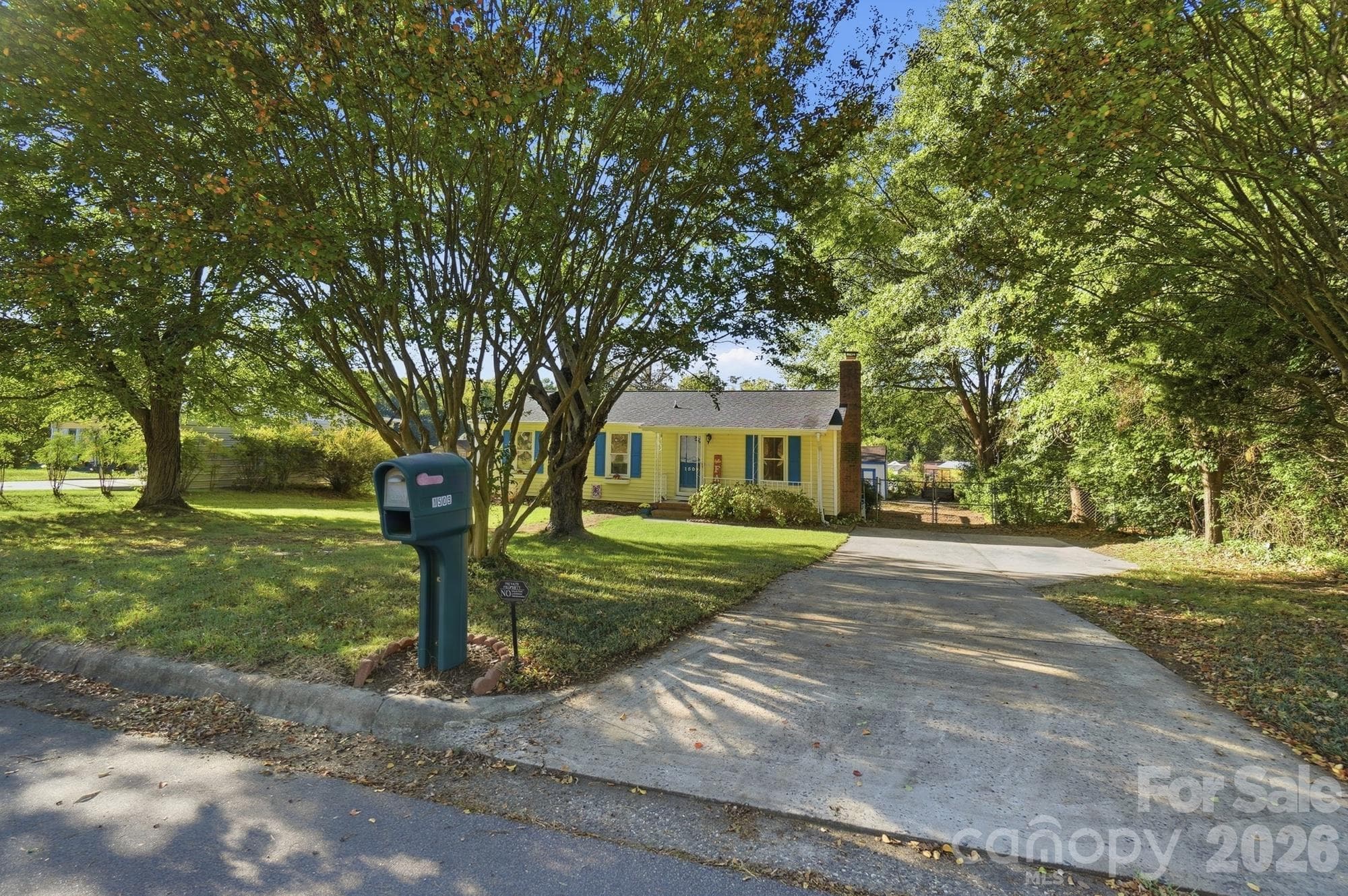 Single Family Residence at 1509 Yellowstone Court, Gastonia, photo 2 of 49