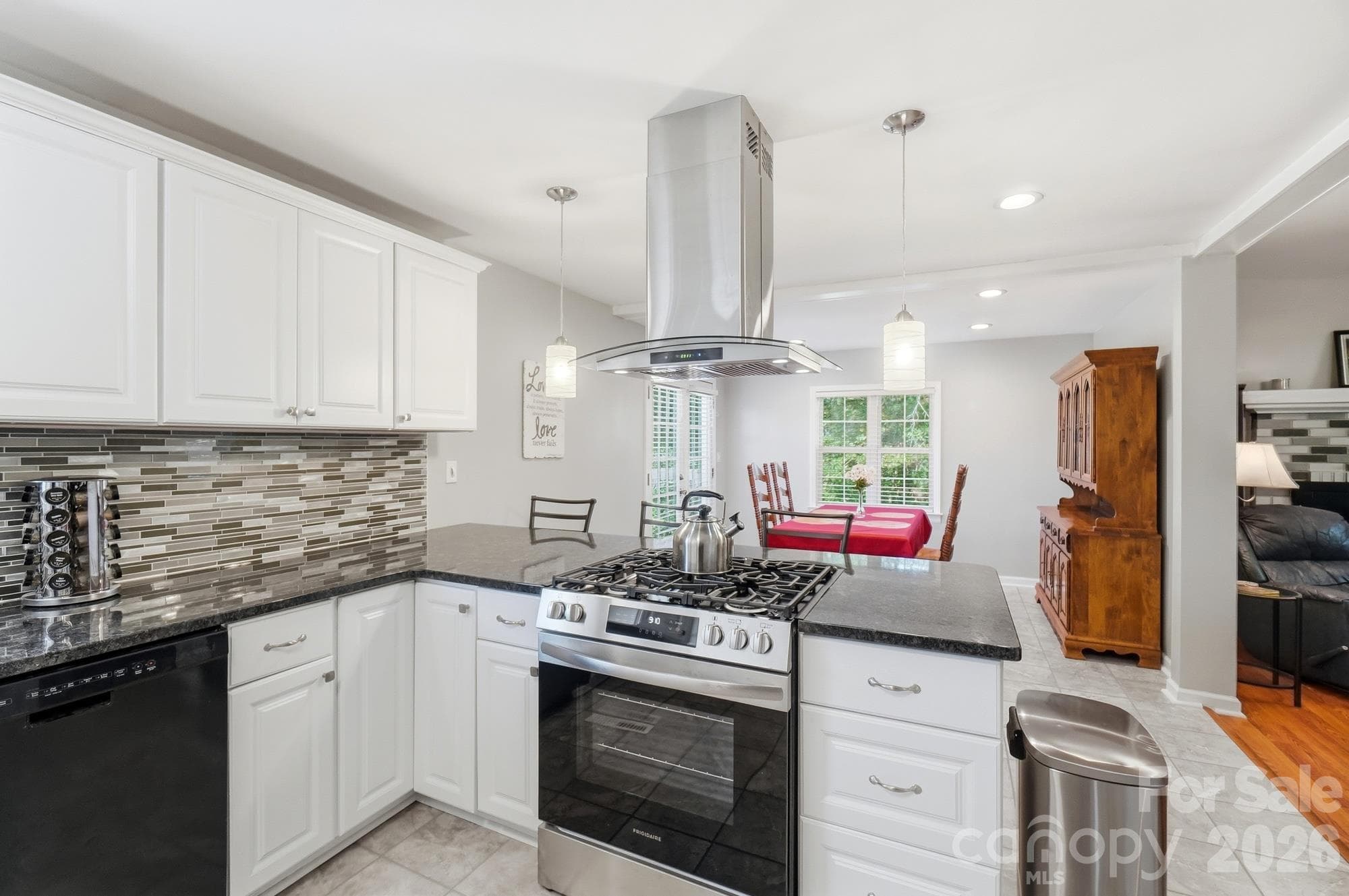 Single Family Residence at 1509 Yellowstone Court, Gastonia, photo 15 of 49