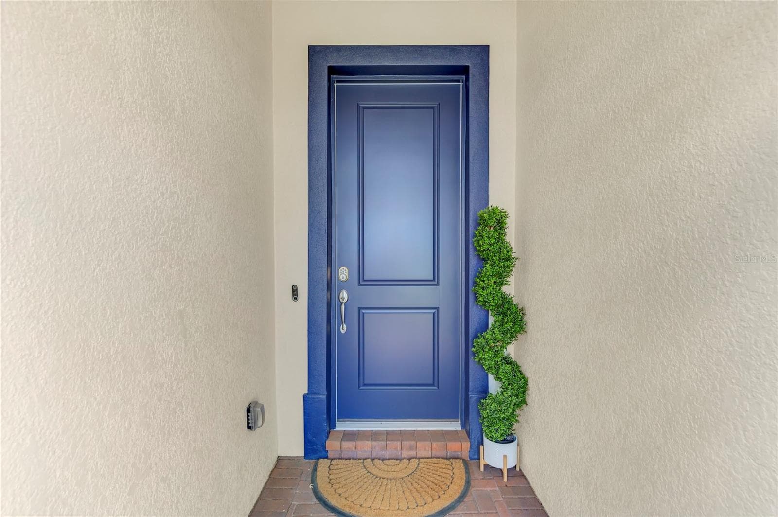 Front entry - 23810 WAVERLY CIR, VENICE