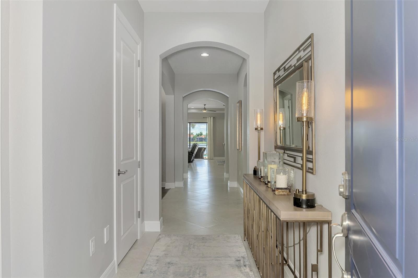Front entry - 23810 WAVERLY CIR, VENICE