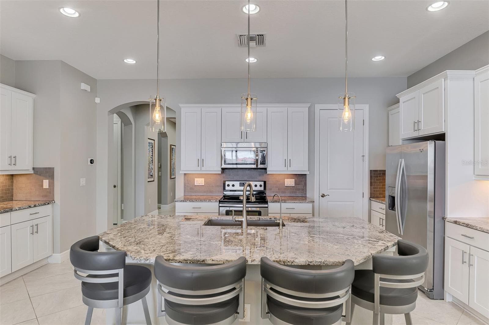 Kitchen - 23810 WAVERLY CIR, VENICE