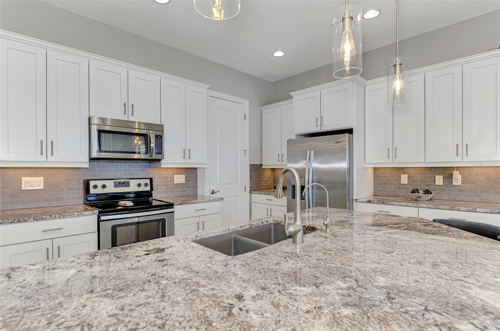Kitchen - 23810 WAVERLY CIR, VENICE