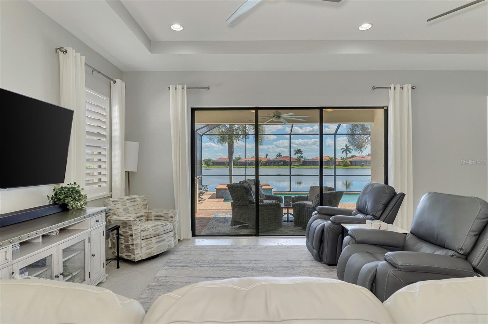 Living room - 23810 WAVERLY CIR, VENICE